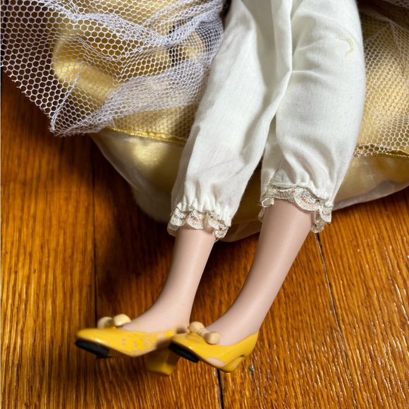 Disney Snow White Porcelain Doll - Picture 8 of 9